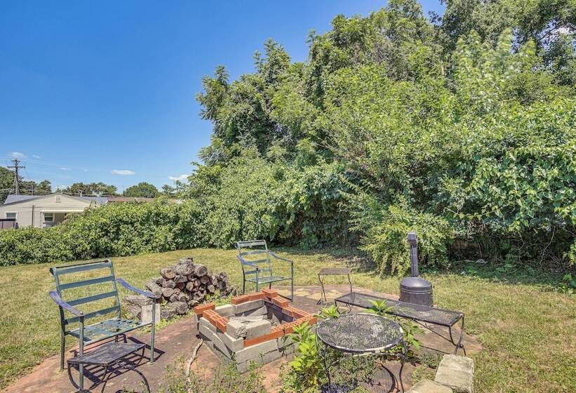 Pet Friendly Home   3 Mi To St Louis Airport