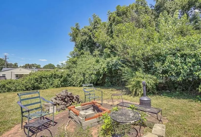 Pet Friendly Home   3 Mi To St Louis Airport