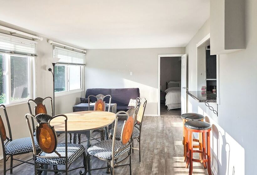 Pet Friendly Home   3 Mi To St Louis Airport