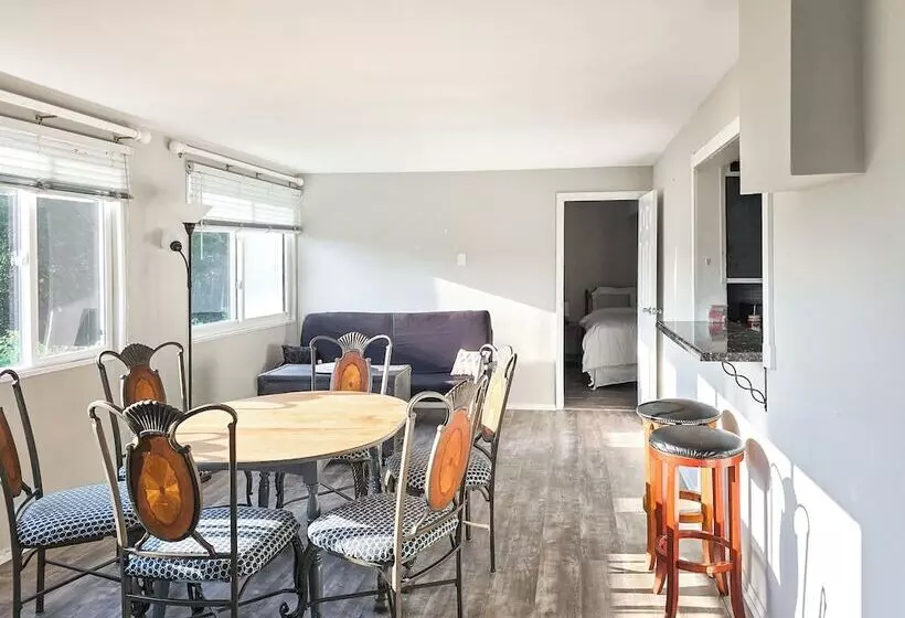 Pet Friendly Home   3 Mi To St Louis Airport