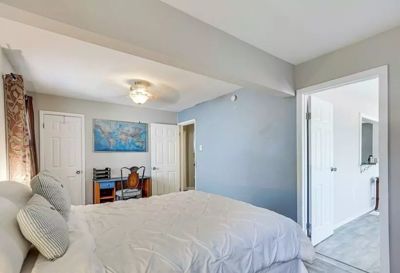 Pet Friendly Home   3 Mi To St Louis Airport