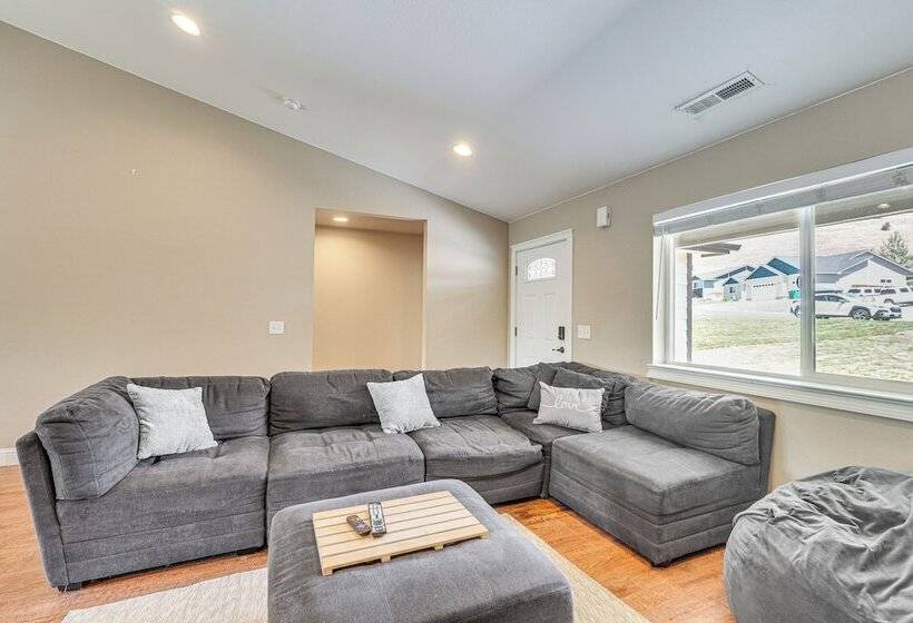 Pet Friendly Klamath Falls Home W/ Private Yard!