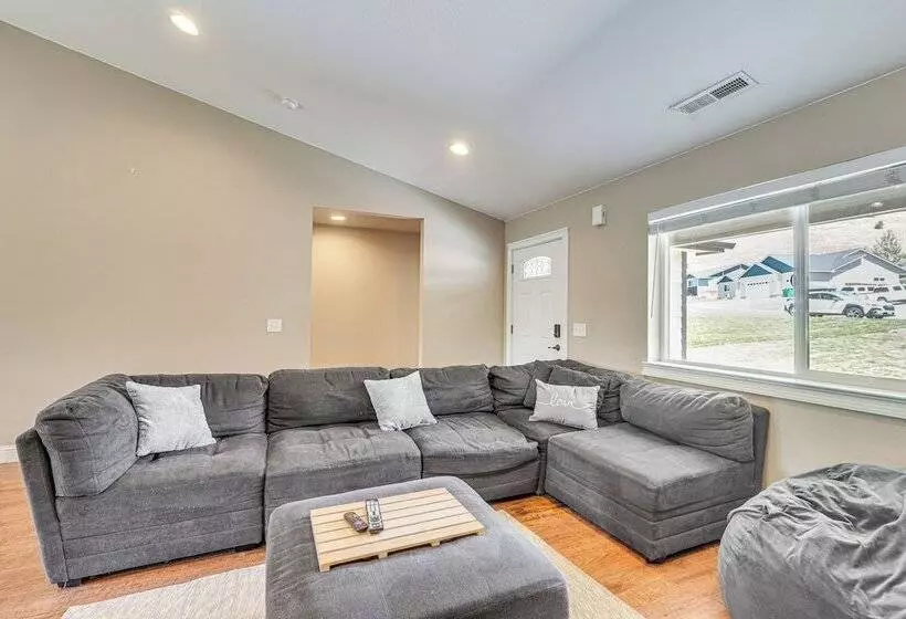 Pet Friendly Klamath Falls Home W/ Private Yard!