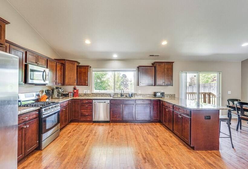 Pet Friendly Klamath Falls Home W/ Private Yard!