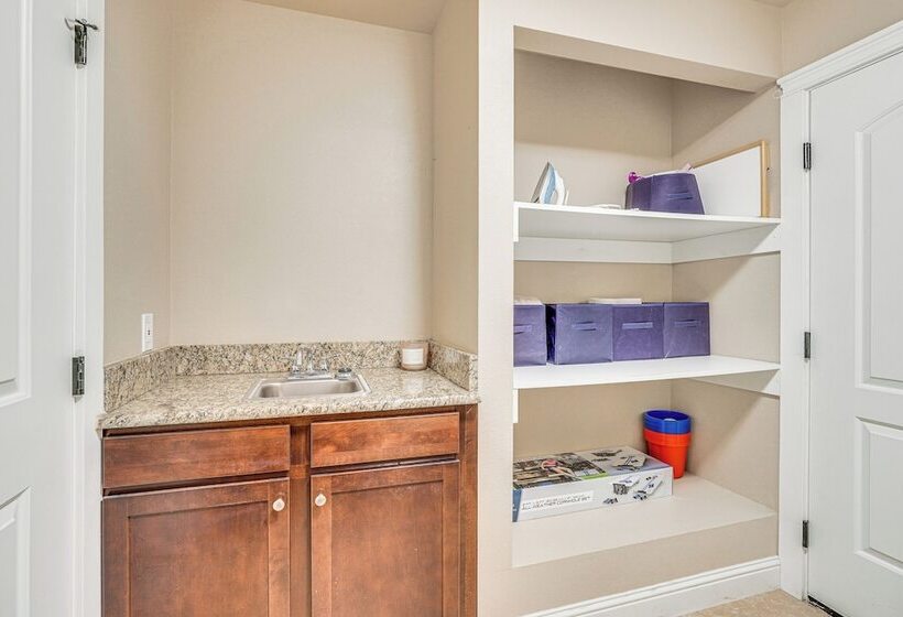 Pet Friendly Klamath Falls Home W/ Private Yard!