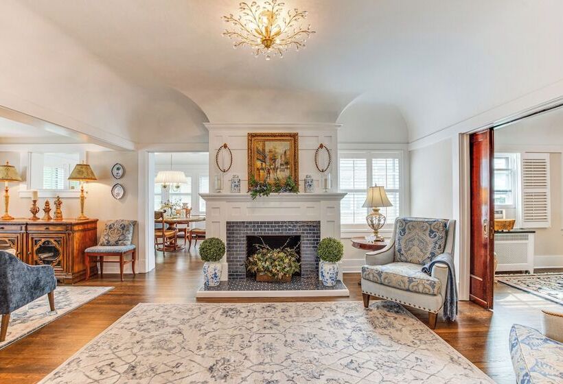 Walkable Zelienople Home W/ Patio & Grill!