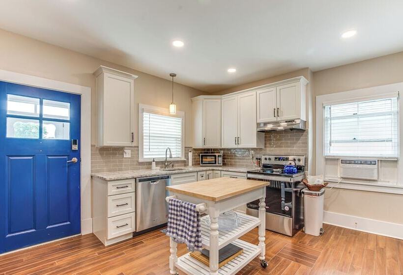 Walkable Zelienople Home W/ Patio & Grill!