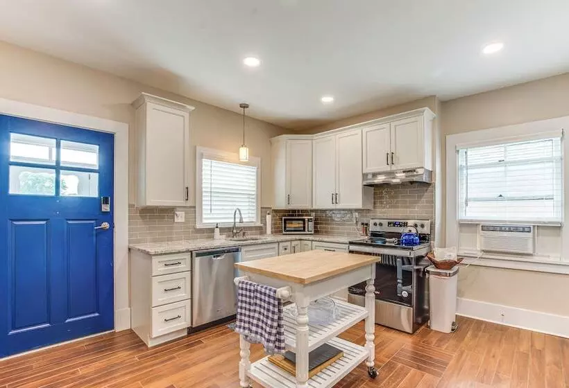 Walkable Zelienople Home W/ Patio & Grill!