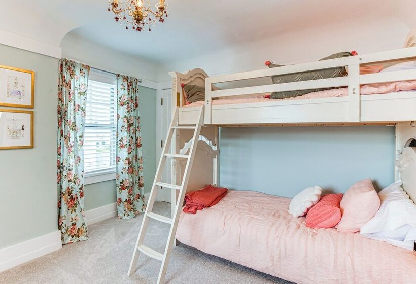 Walkable Zelienople Home W/ Patio & Grill!