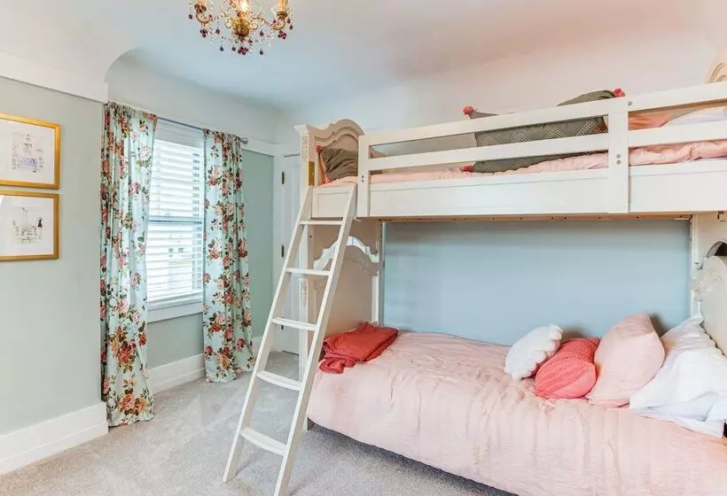 Walkable Zelienople Home W/ Patio & Grill!