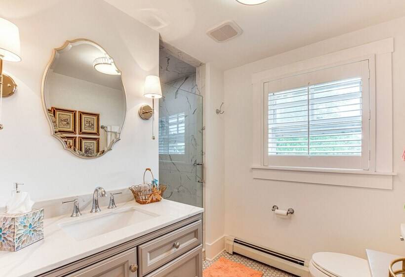 Walkable Zelienople Home W/ Patio & Grill!