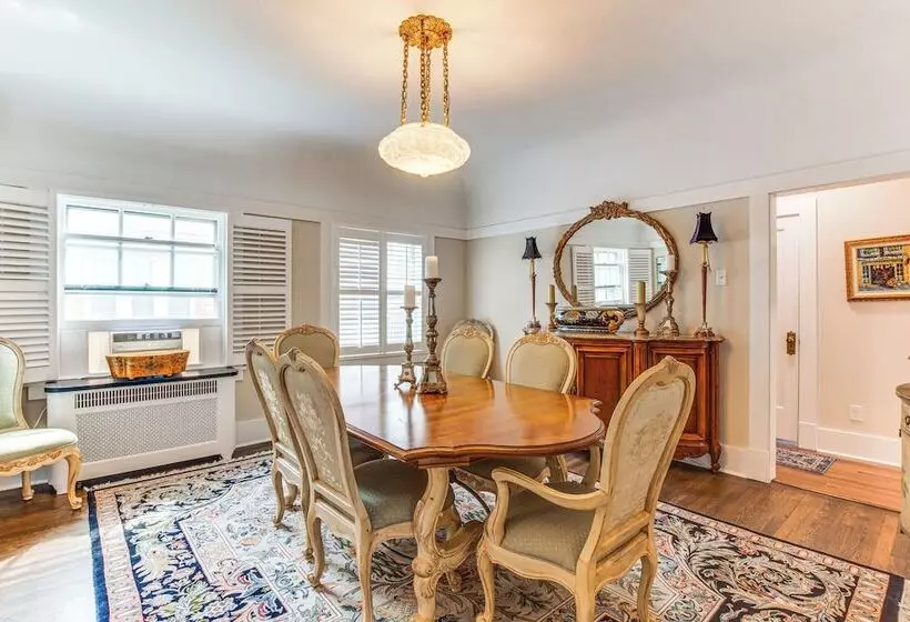 Walkable Zelienople Home W/ Patio & Grill!