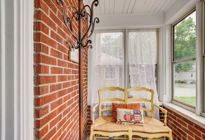 Walkable Zelienople Home W/ Patio & Grill!