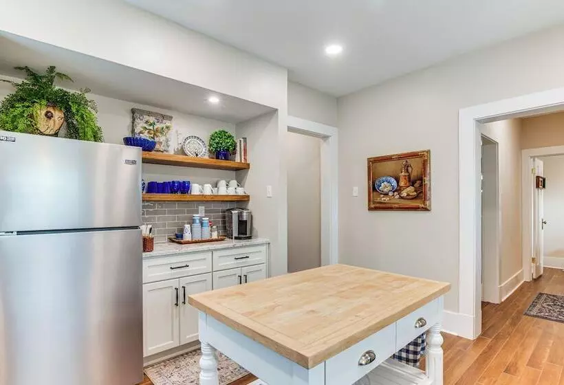 Walkable Zelienople Home W/ Patio & Grill!