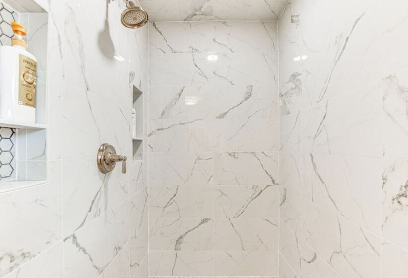 Walkable Zelienople Home W/ Patio & Grill!