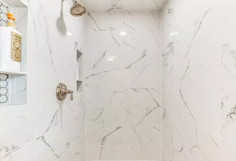 Walkable Zelienople Home W/ Patio & Grill!