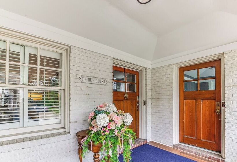 Walkable Zelienople Home W/ Patio & Grill!