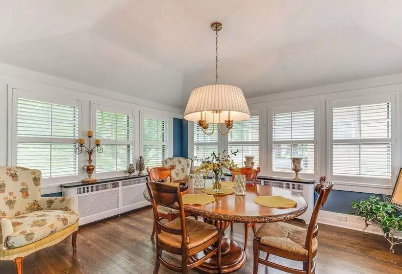 Walkable Zelienople Home W/ Patio & Grill!