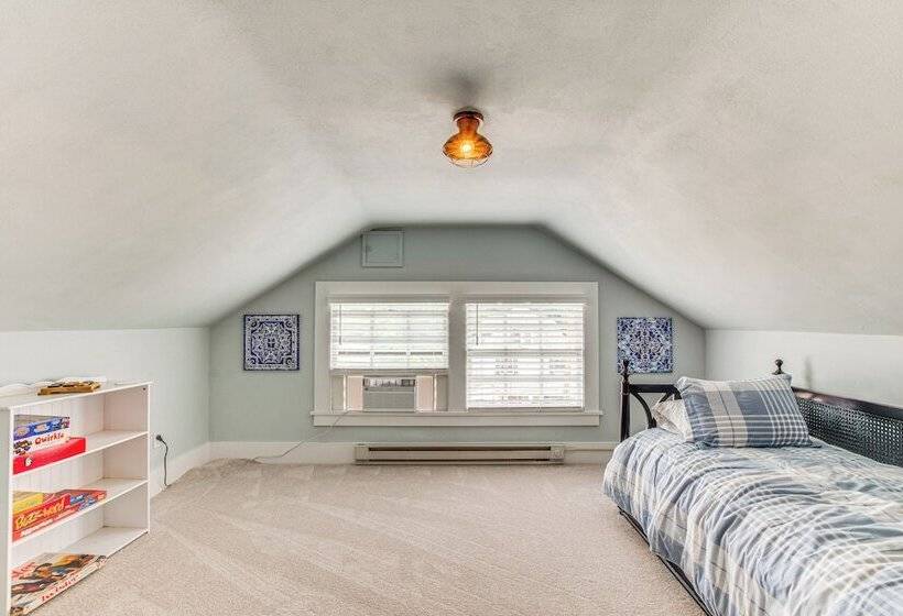 Walkable Zelienople Home W/ Patio & Grill!