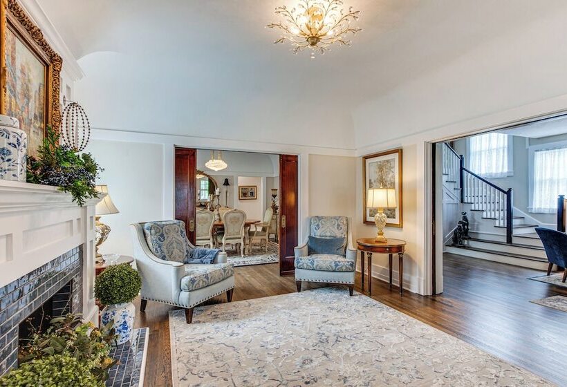 Walkable Zelienople Home W/ Patio & Grill!