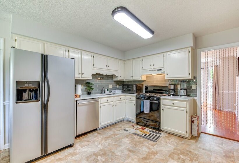 Powder Springs Home W/ Grill: 11 Mi To Six Flags!