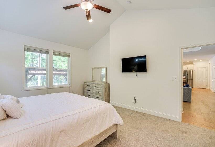 Saratoga Lake Retreat < 5 Mi To Horse Races & Golf