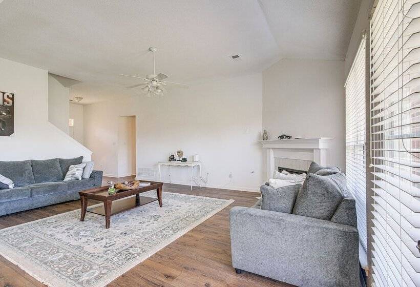 Large Backyard: Peaceful Home In Southaven!