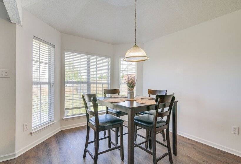 Large Backyard: Peaceful Home In Southaven!