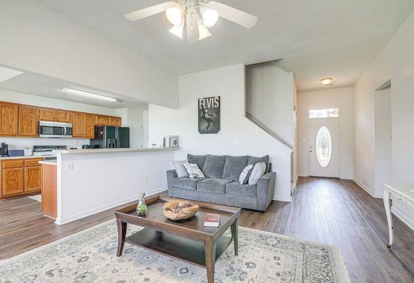 Large Backyard: Peaceful Home In Southaven!