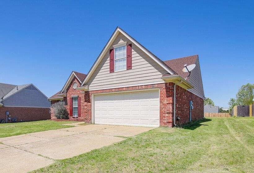 Large Backyard: Peaceful Home In Southaven!