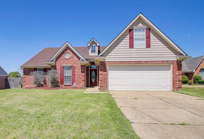 Large Backyard: Peaceful Home In Southaven!