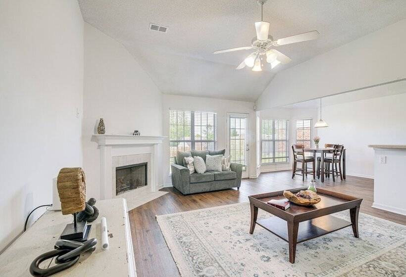 Large Backyard: Peaceful Home In Southaven!