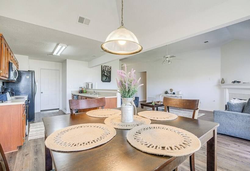 Large Backyard: Peaceful Home In Southaven!