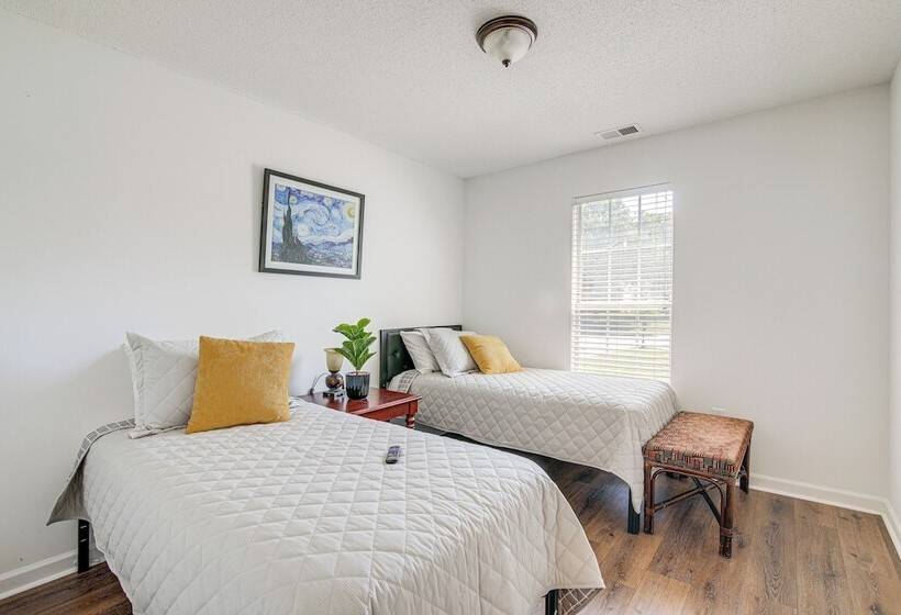 Large Backyard: Peaceful Home In Southaven!