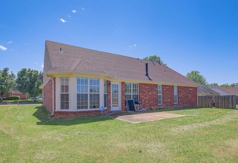Large Backyard: Peaceful Home In Southaven!