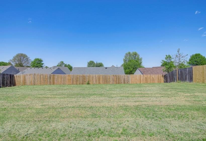 Large Backyard: Peaceful Home In Southaven!