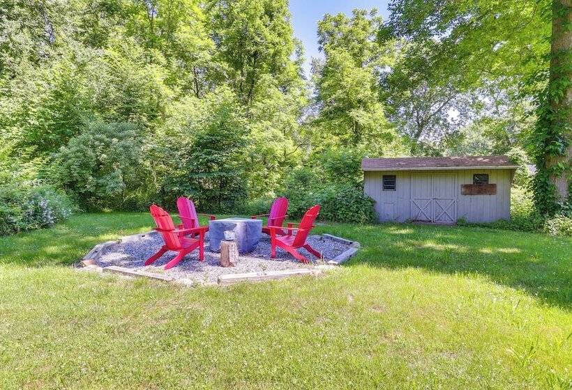 Spacious East Haddam Retreat W/ Private Pool!