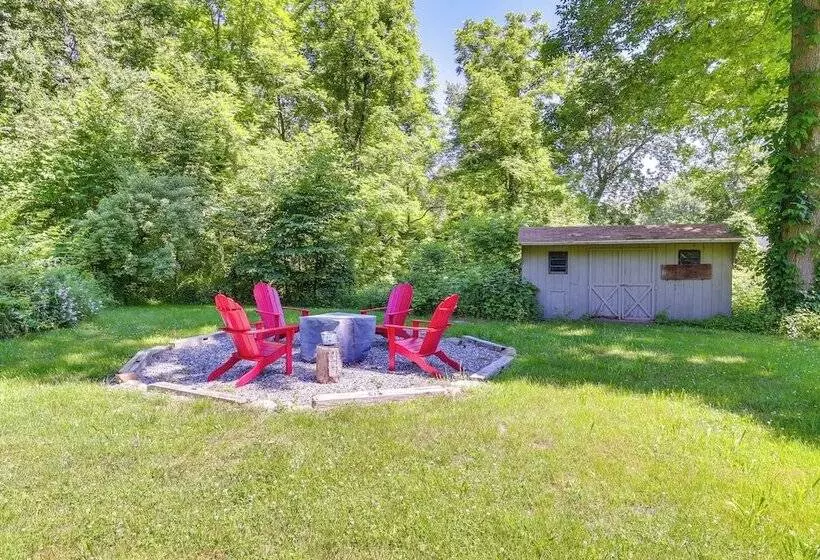 Spacious East Haddam Retreat W/ Private Pool!