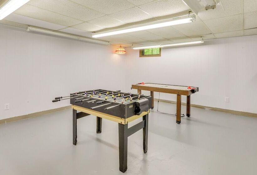 Spacious East Haddam Retreat W/ Private Pool!