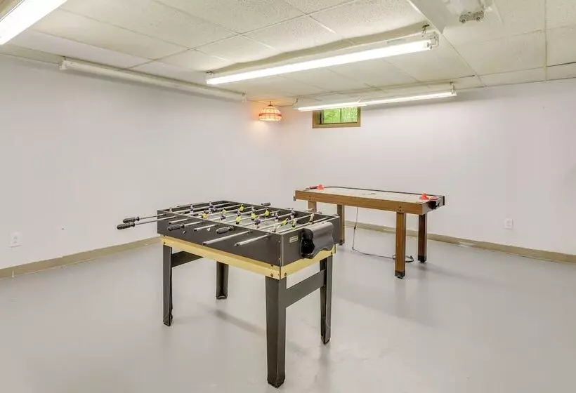 Spacious East Haddam Retreat W/ Private Pool!