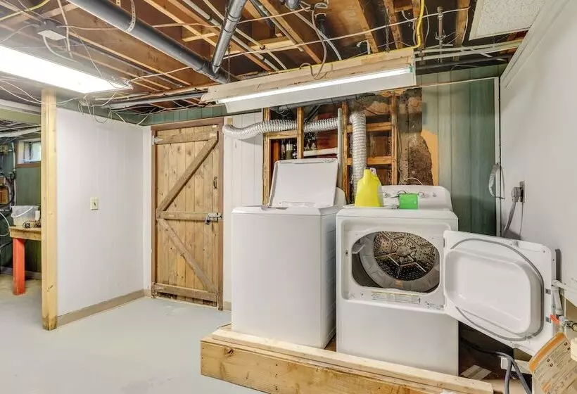 Spacious East Haddam Retreat W/ Private Pool!