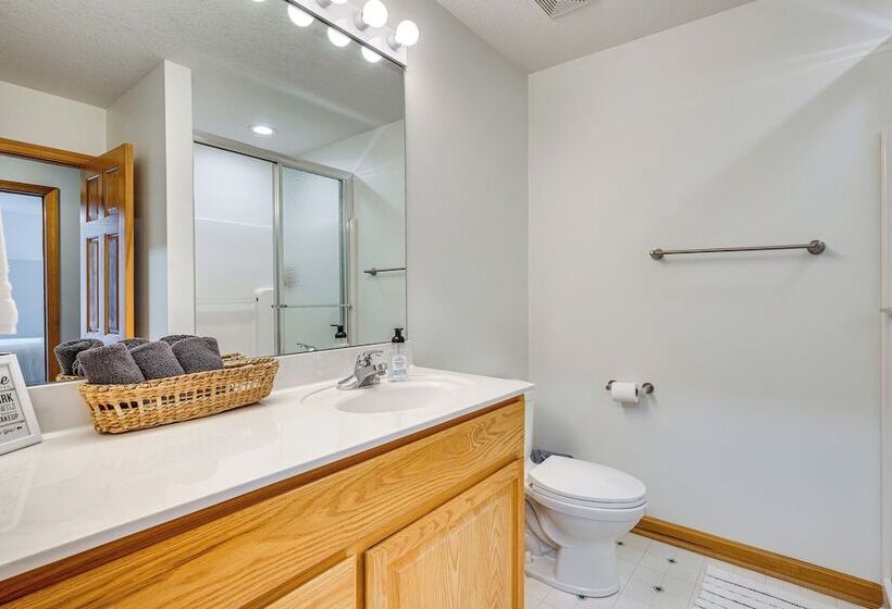 Spacious Thornville Home ~ 8 Mi To Buckeye Lake!