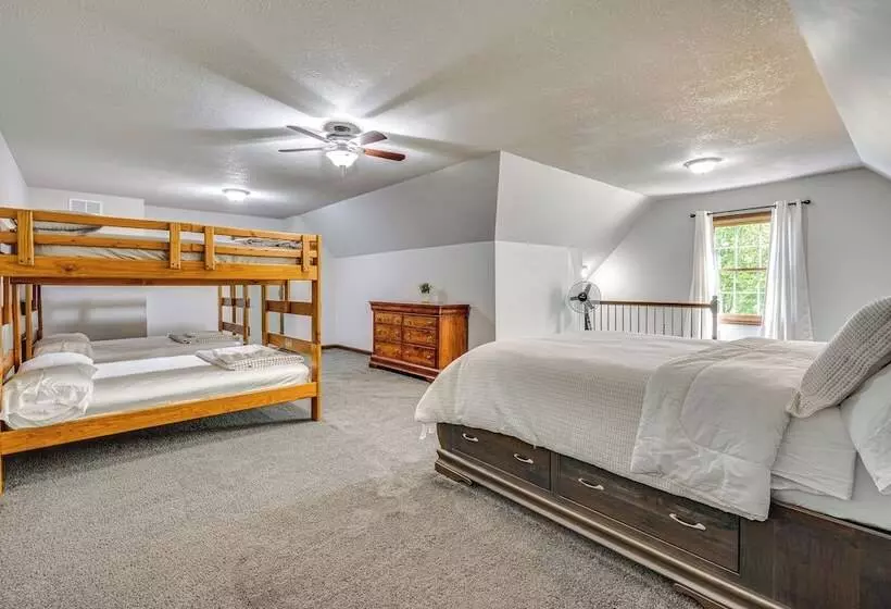 Spacious Thornville Home ~ 8 Mi To Buckeye Lake!