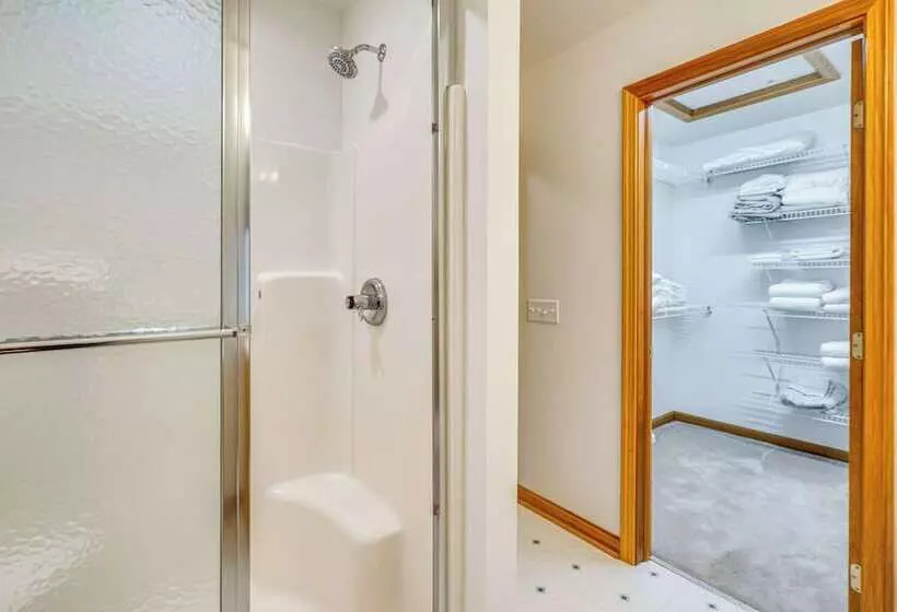 Spacious Thornville Home ~ 8 Mi To Buckeye Lake!