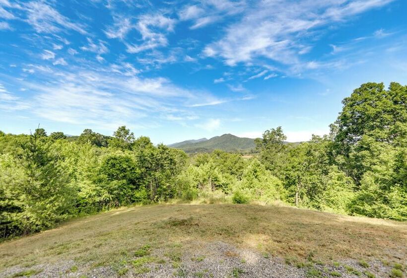 Spacious Waynesville Retreat W/ Yard & Patio!