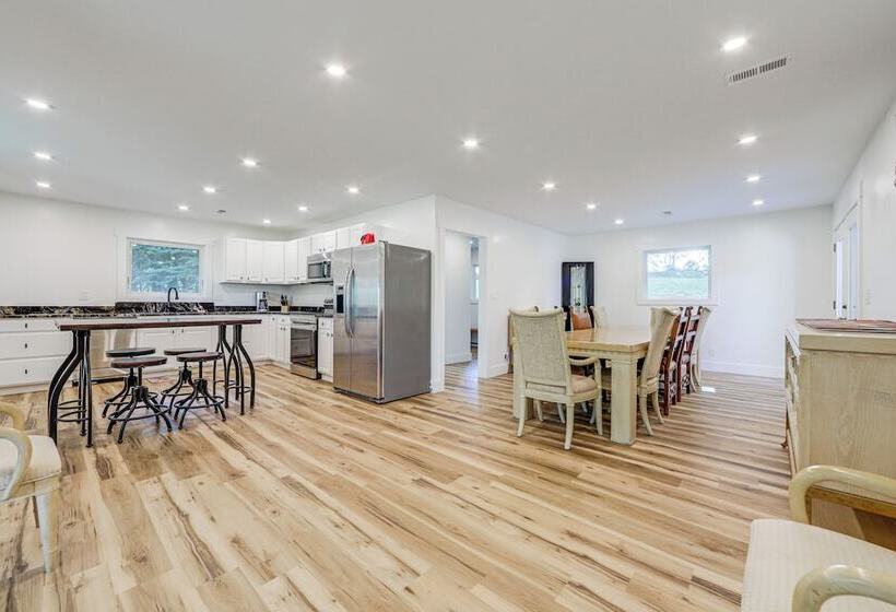 Spacious Waynesville Retreat W/ Yard & Patio!