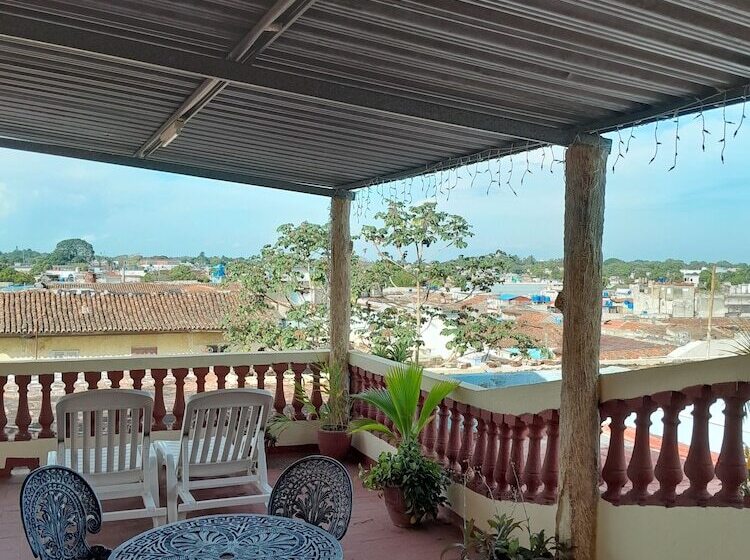 تختخواب و صبحانه Adrianos Hostal