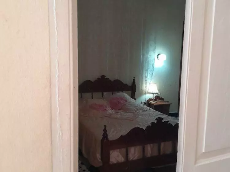 ベッドアンドブレックファースト Adrianos Hostal