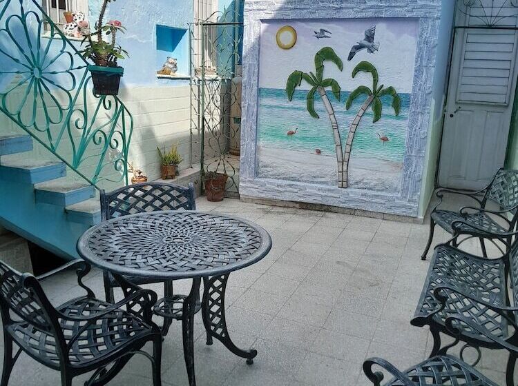 تختخواب و صبحانه Adrianos Hostal