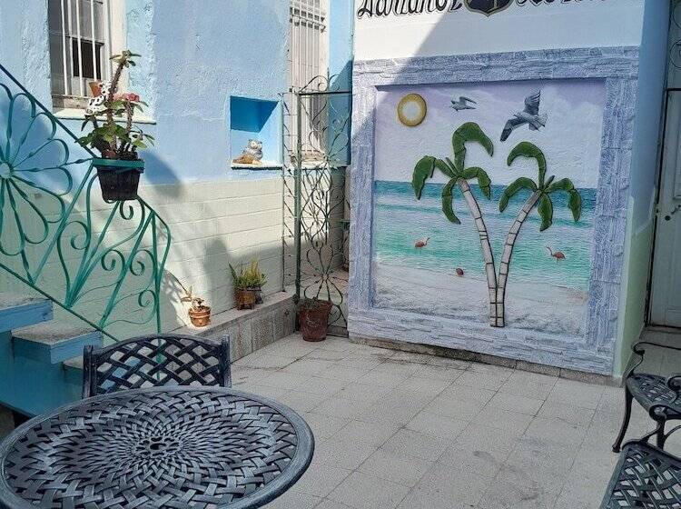 تختخواب و صبحانه Adrianos Hostal